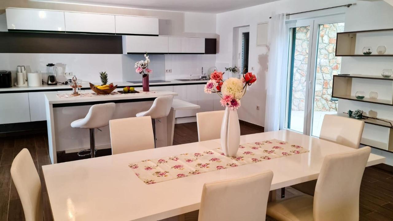 Villa Relax , With Seaview And Two Pools Near Beach Stari Grad Eksteriør billede
