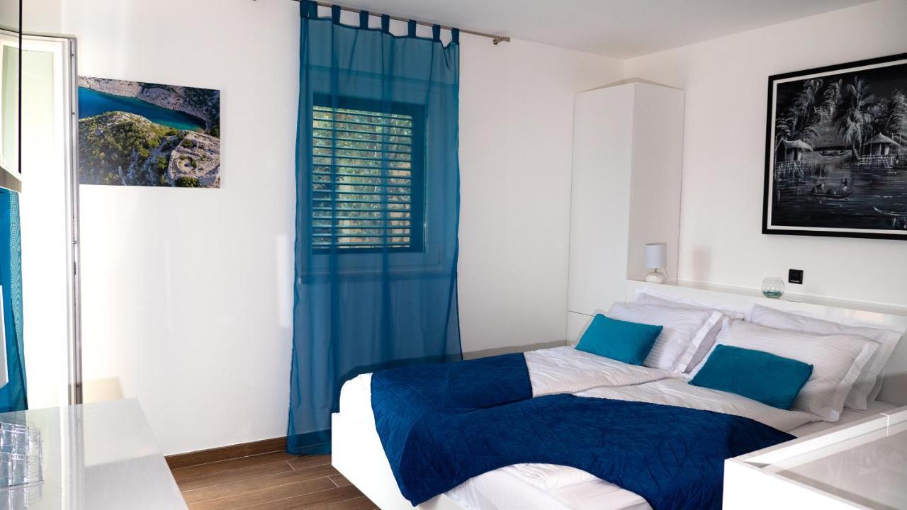 Villa Relax , With Seaview And Two Pools Near Beach Stari Grad Eksteriør billede