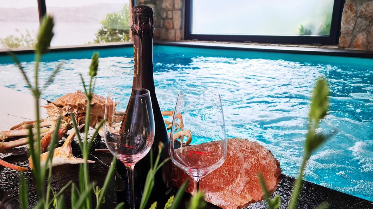 Villa Relax , With Seaview And Two Pools Near Beach Stari Grad Eksteriør billede